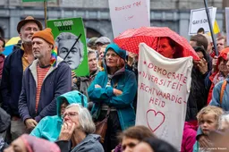 Duizenden mensen beginnen aan protestmars door Amsterdam