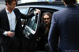 Russell Brand ontkent schuld in zaak rond seksueel misbruik