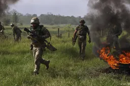 Oekraïners vallen auto van militaire rekruteringsdienst aan