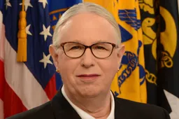 Pentagon Zet Duizend Transgender Militairen op Straat: Een Noodzakelijke Stap