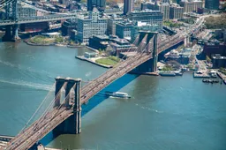 Mexicaans marineschip ramt Brooklyn Bridge in New York: meerdere doden en gewonden