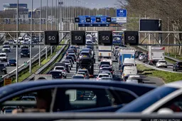 Veel files door vakantieverkeer, werkzaamheden en ongevallen