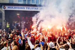 Voetballers Telstar in IJmuiden gehuldigd tijdens promotiefeest