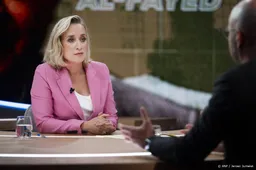 Veel aandacht voor kabinetsval op televisiezenders