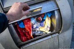 FNV dreigt met langere staking afvalverwerkers om plastictaks