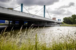 Galecopperbrug richting Den Haag zes nachten dicht in juni en juli