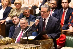 Britse premier Starmer roept Israël en Iran op te de-escaleren
