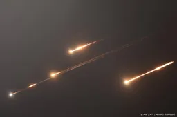 Iran zegt honderden raketten te hebben afgevuurd