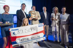Eerste vaatje haring levert 89.500 euro op voor gezonde jeugd