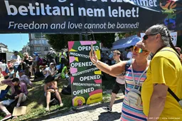 Ambassadeur Nederland in Hongarije loopt mee met pride Boedapest