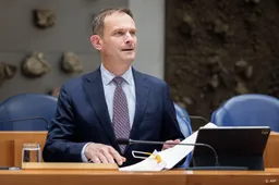 Struycken wil eerder vrijlaten gevangenen tot minimum beperken