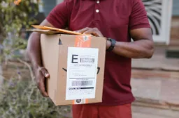 Altijd onderweg? De DHL Pakketautomaat is je nieuwe beste vriend