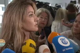 Yesilgöz huilt krokodillentranen na val kabinet