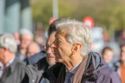 Ronald Plasterk rekent genadeloos af met PvdA & GroenLinks: “100% communistische dictatuur”