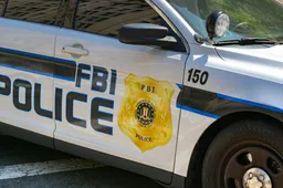 Zwaarbewapende ex-militair schiet Amerikaanse politici dood: FBI looft $50.000 uit voor tips