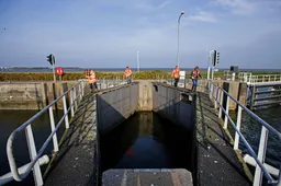 Afsluitdijk dicht in beide richtingen door technische problemen