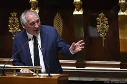 Commissie verwijt Franse premier laten gebeuren schoolmisbruik