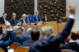 Onderwijsbegroting met extra bezuinigingen aangenomen