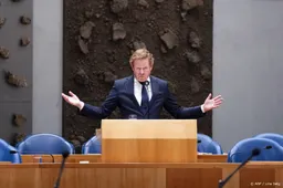 Kamermeerderheid stemt voor asielwet over tweestatusstelsel