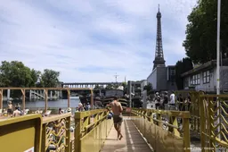 Zwemgebieden in de Seine in Parijs weer dicht door regen