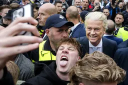 Wilders bij demonstratie met tegenstanders azc in Zwolle