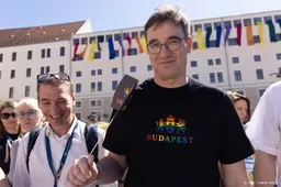 Burgemeester Boedapest krijgt staande ovatie in Europarlement