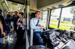 Eerste zelfrijdende bus in Nederland op de openbare weg