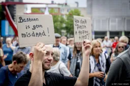 Honderden mensen in Rotterdam voor protest tegen asielwetten