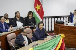Jennifer Simons beëdigd als president van Suriname
