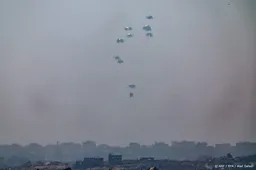 Jordanië en VAE leveren 25 ton hulpgoederen via lucht aan Gaza