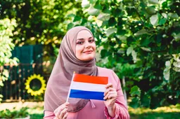 Nieuwe VVD-leider Rotterdam wil ‘pauzeknop’ voor asiel – maar vergeet dat zijn partij dit probleem zélf heeft gecreëerd