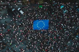 Volkskrant jubelt over EU-megabegroting – vergeten ze hun eigen subsidie?