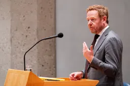 Minister Van Weel speelt voor regentenheertje: Wilders mag zich niet meer met het volk bemoeien