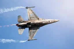 Amerikaanse F-16 botst met onbekend vliegend object: drone, UFO of iets anders?