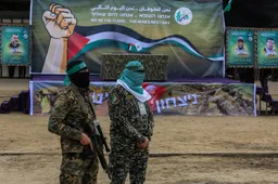 Abbas valt Hamas frontaal aan: “Geef gijzelaars vrij, lever wapens in”