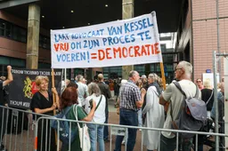 Honderden demonstreren voor vrijlating corona-criticus Arno van Kessel