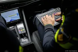 Voor tweede keer ruit van nieuwe moskee in Assen ingegooid