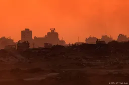 Nederland dropt eerste 14,5 ton hulpgoederen boven Gaza