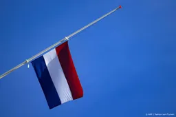 Vlag halfstok op politiebureaus voor omgekomen motoragent