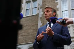 Macron stelt Genève voor als locatie overleg Poetin en Zelensky