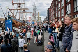 Al vroeg druk op laatste dag van SAIL in Amsterdam