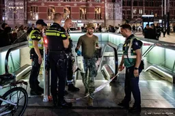 Metrostation Amsterdam Centraal weer open na vondst pakketje