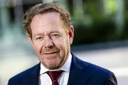 Van Weel wil asielwet aanpassen om strafbaarstelling illegaliteit