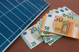 Zonnepanelen-eigenaren uitgeknepen: terugleverkosten rijzen de pan uit