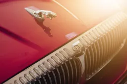 Jaguar-CEO vertrekt na virale 'woke'-rebranding: toeval of backlash?