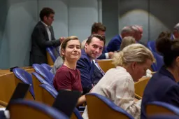 Jan Latten waarschuwt: autochtonen in 2050 minderheid - De Vos eist daadkracht