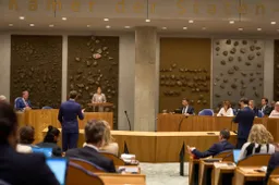 VVD valt D66 aan over asielbeleid - maar zat zelf 13 jaar in kabinetten die migratie lieten ontsporen