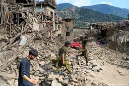 EU doneert miljoen euro en hulpgoederen aan Afghanistan om beving