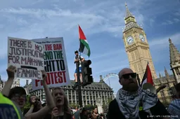 Britse politie meldt bijna 900 arrestaties na protest