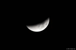 Maansverduistering door bewolking pas later zichtbaar